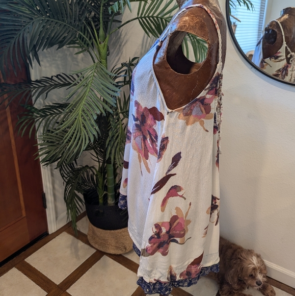 Gimmick Cream Floral Tank - Picture 3 of 7